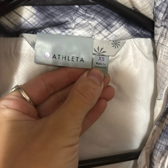 Stylish Women's Black and White Vest - Picture 2 of 3